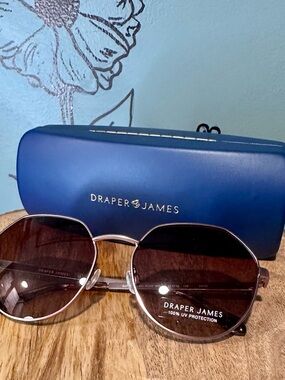 Draper James Women’s Round Metal Frame Sunglasses in Brown